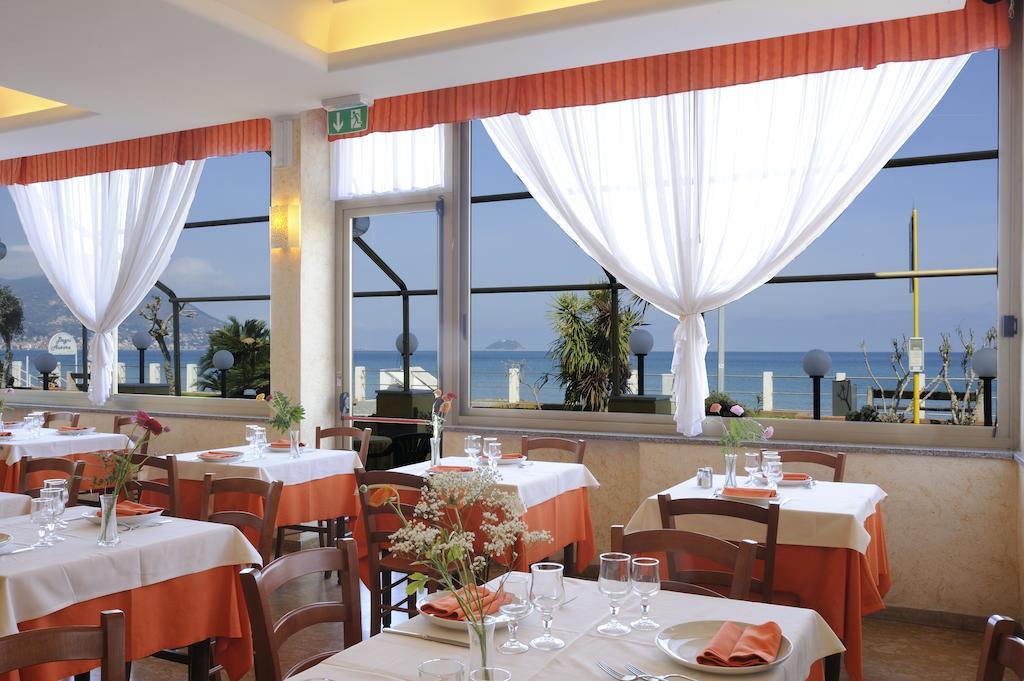 Hotel Delfino Laigueglia Esterno foto
