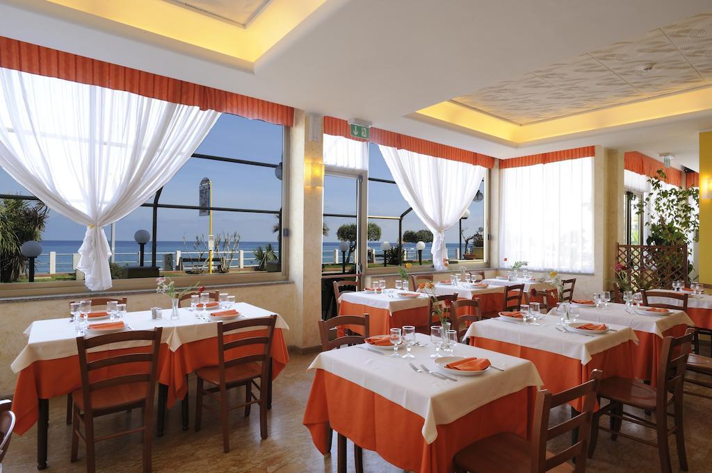Hotel Delfino Laigueglia Esterno foto