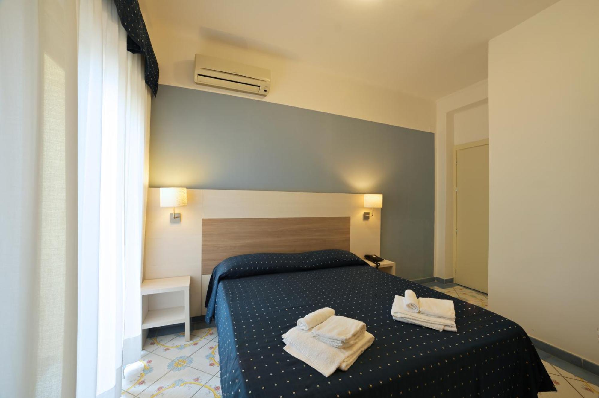 Hotel Delfino Laigueglia Esterno foto