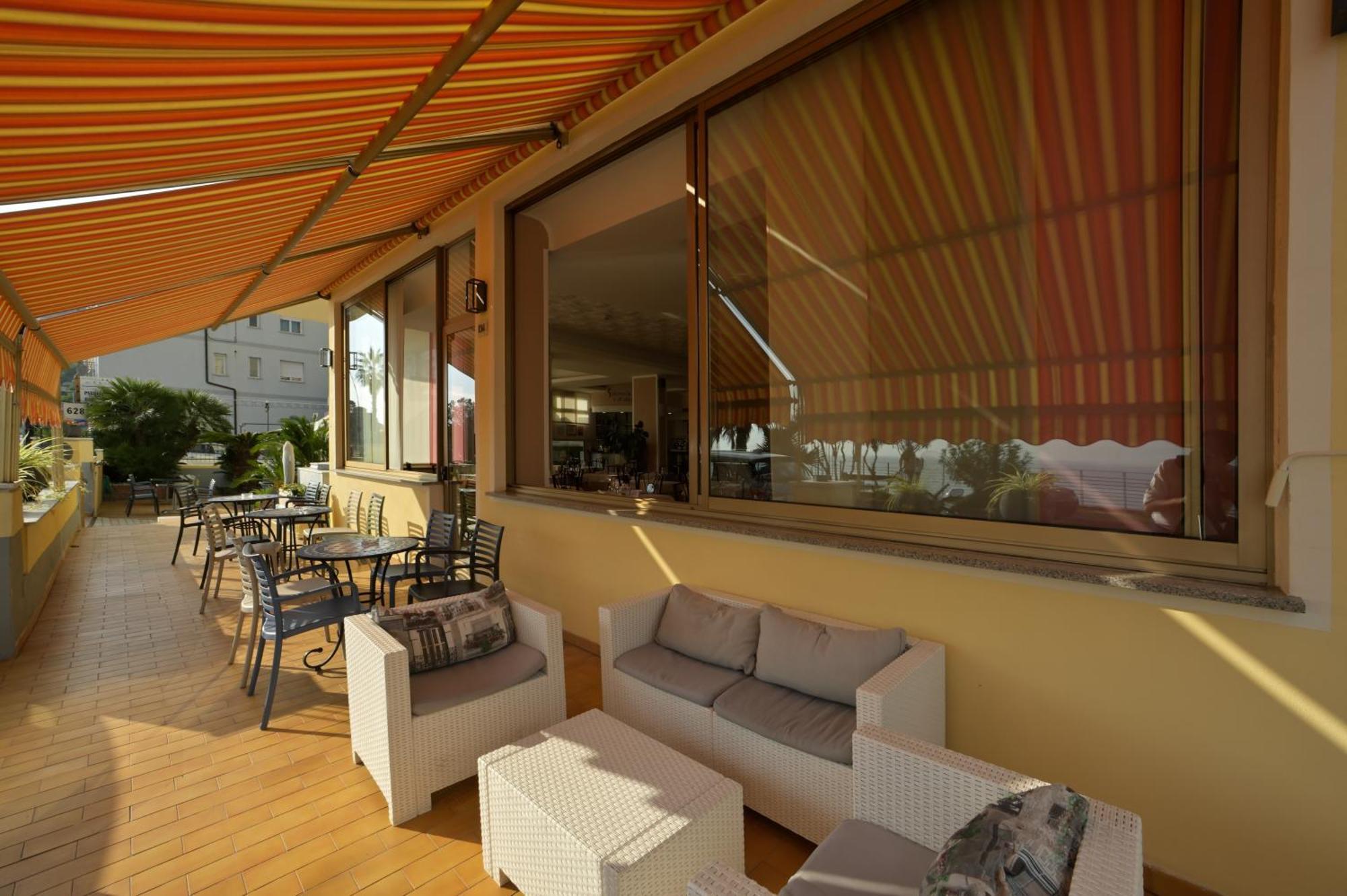 Hotel Delfino Laigueglia Esterno foto