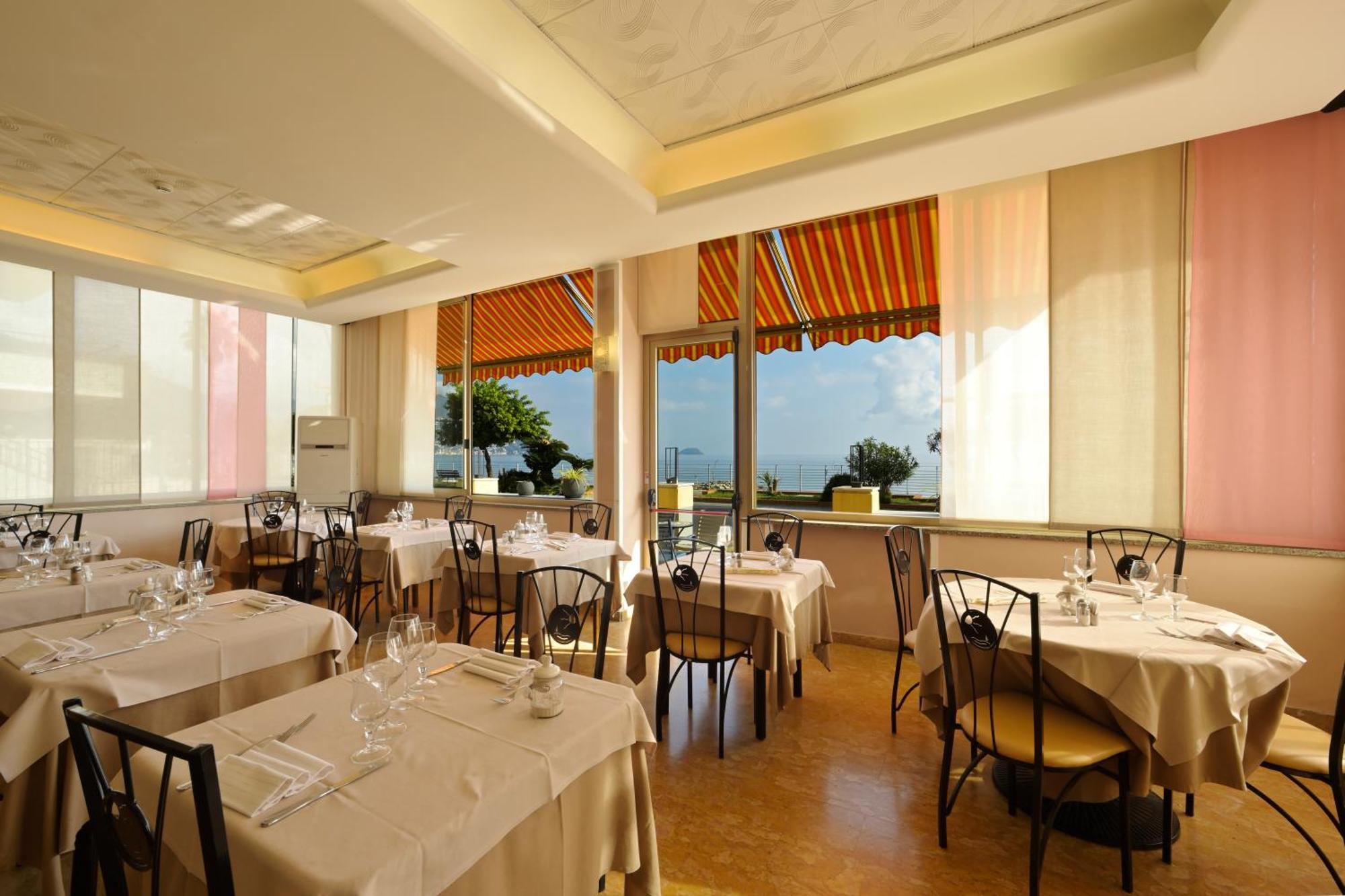 Hotel Delfino Laigueglia Esterno foto
