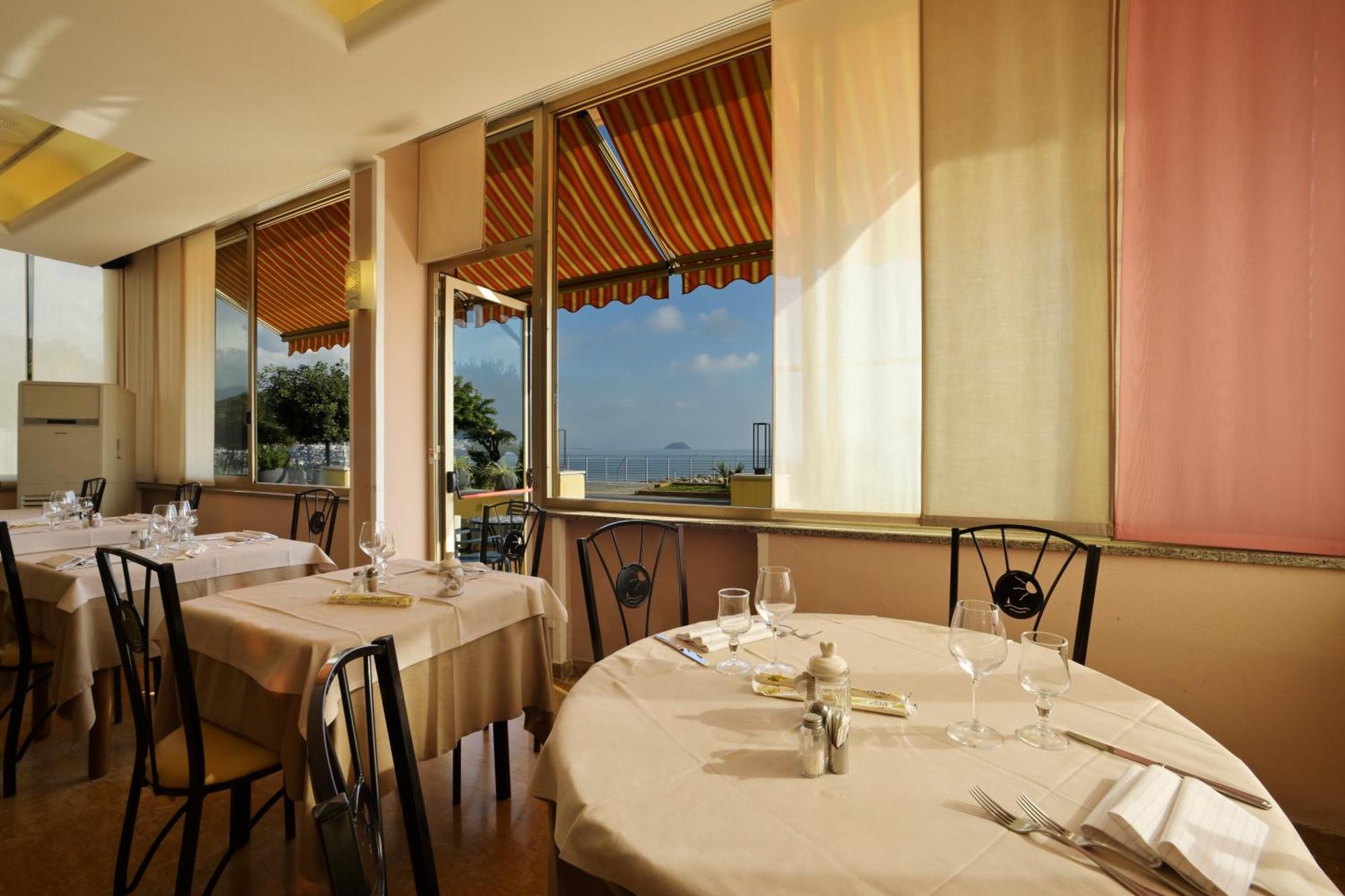Hotel Delfino Laigueglia Esterno foto