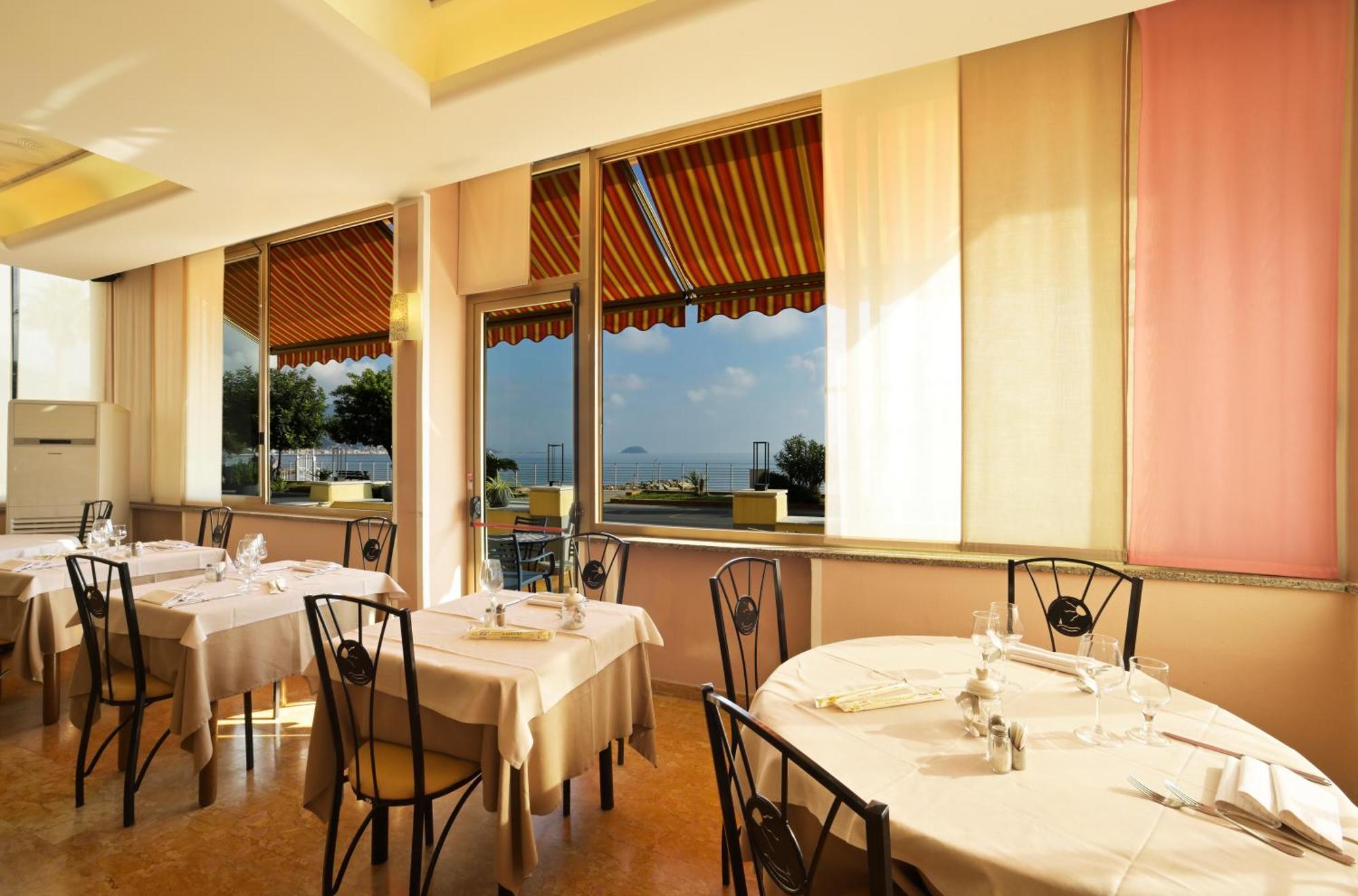 Hotel Delfino Laigueglia Esterno foto