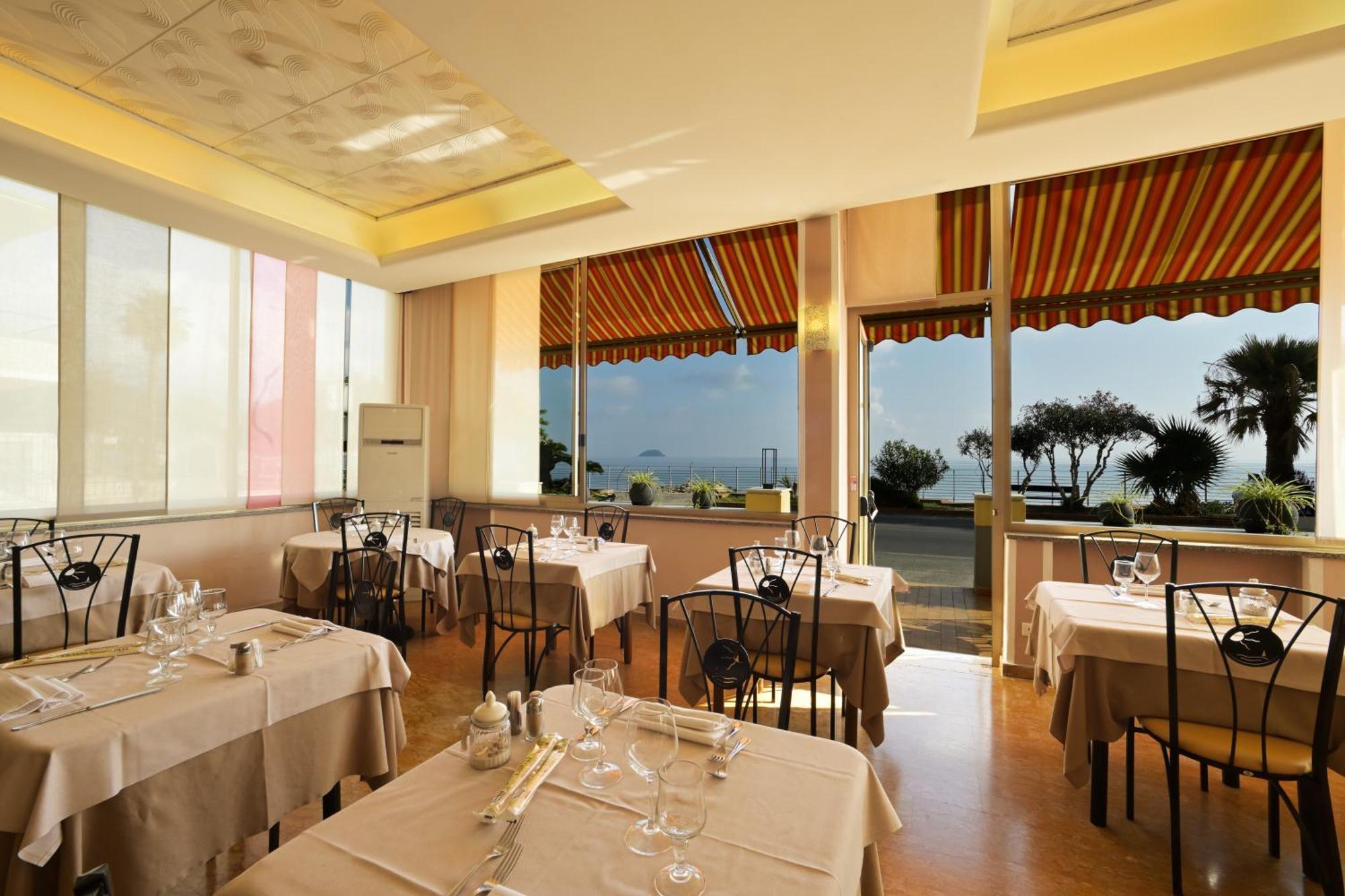 Hotel Delfino Laigueglia Esterno foto