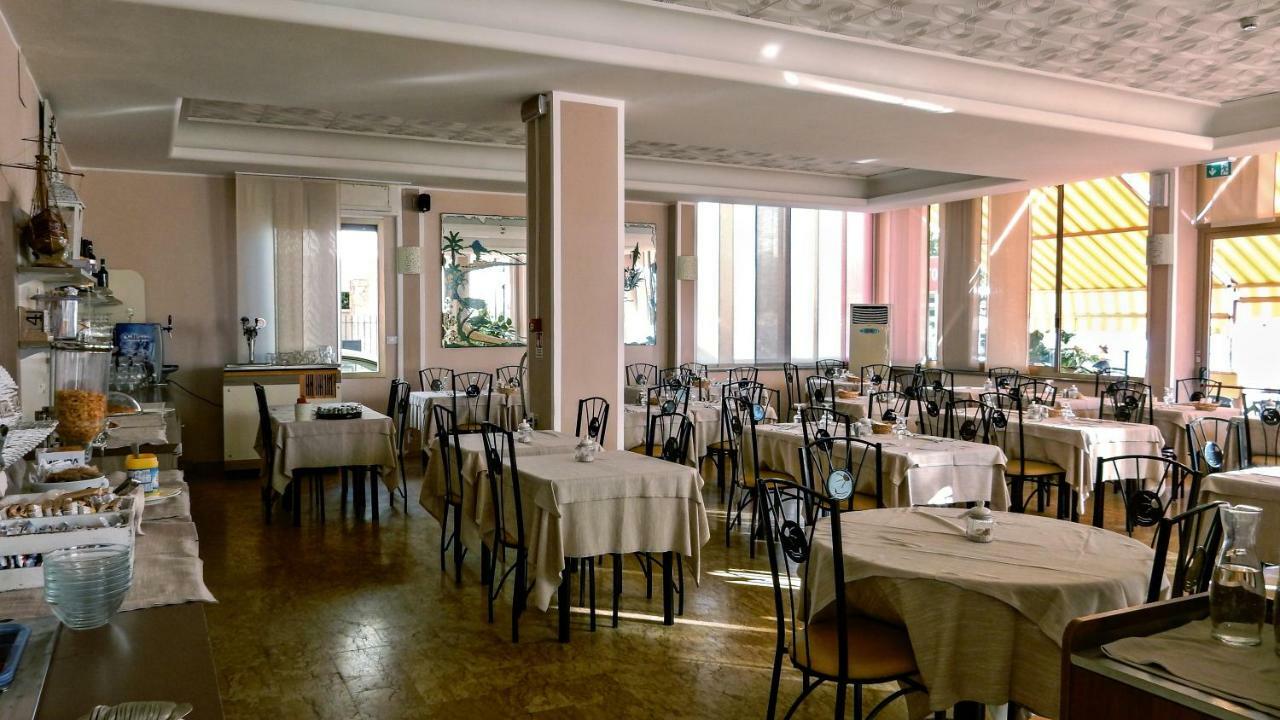 Hotel Delfino Laigueglia Esterno foto