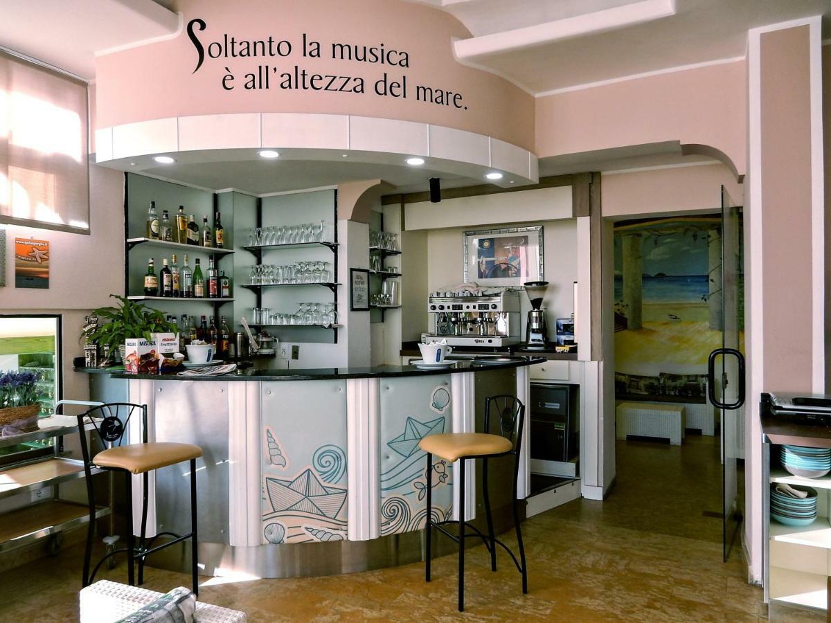 Hotel Delfino Laigueglia Esterno foto